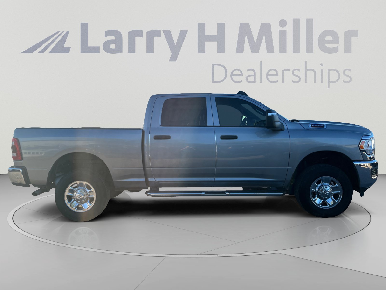 Used 2024 RAM 2500 Tradesman w/ Chrome Appearance Group AWD/4WD image 6