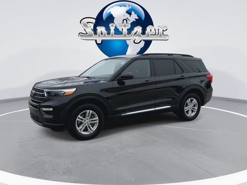 Used 2023 Ford Explorer XLT w/ Equipment Group 202A image 4