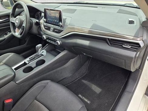 Used 2025 Nissan Altima 2.5 SV FWD image 20