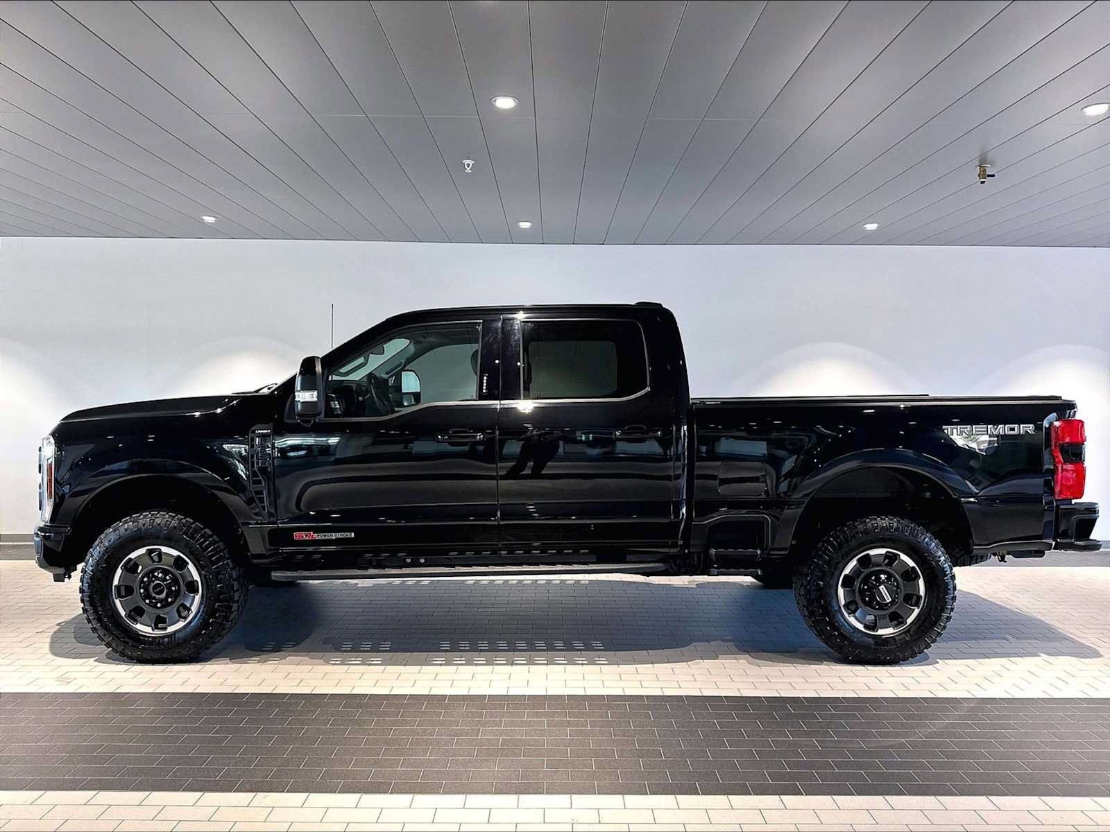 Used 2024 Ford F250 Lariat w/ Lariat Ultimate Package AWD/4WD image 2