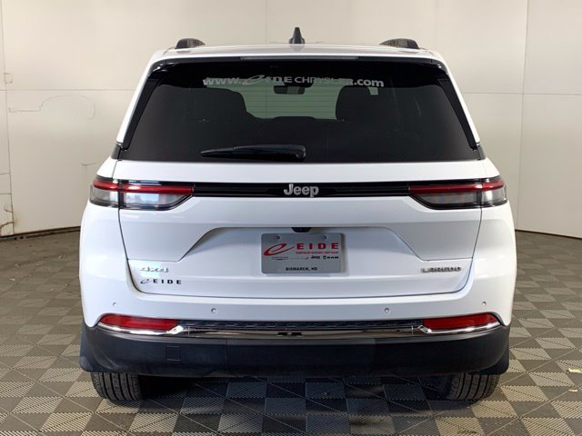 Used 2025 Jeep Grand Cherokee Laredo X w/ Luxury Tech Group I AWD/4WD image 12