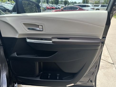 Used 2024 Toyota Sienna Platinum AWD/4WD image 27