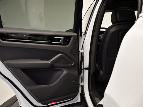 Used 2023 Porsche Cayenne image 42