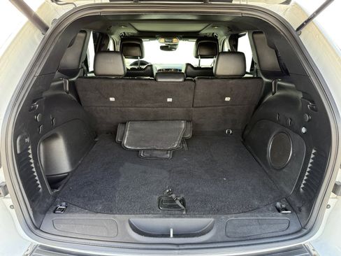 Used 2022 Jeep Grand Cherokee Limited w/ Trailer Tow Group IV image 17