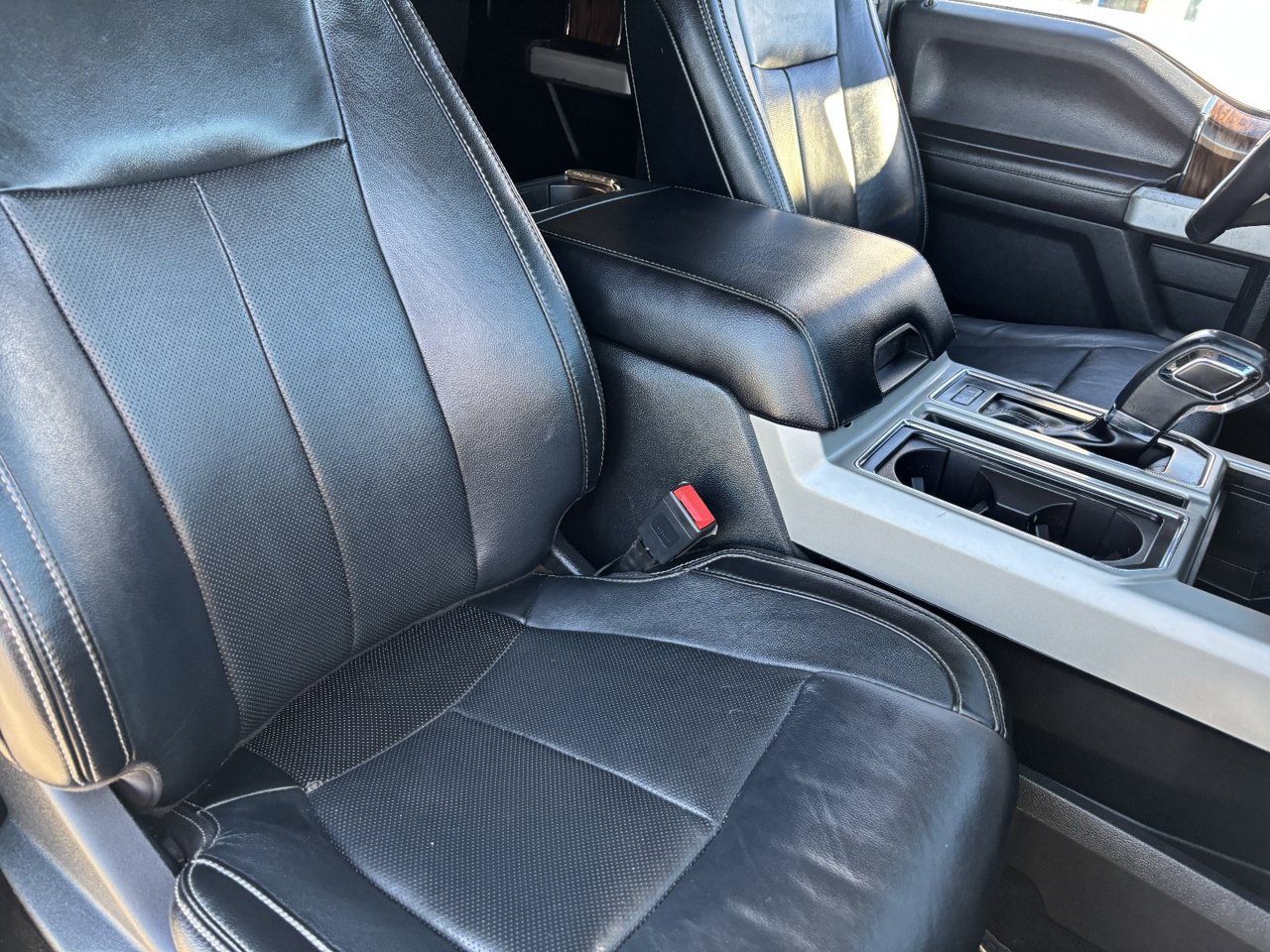 Used 2019 Ford F150 Lariat w/ Equipment Group 502A Luxury AWD/4WD image 8
