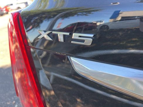 Used 2018 Cadillac XT5 FWD image 16