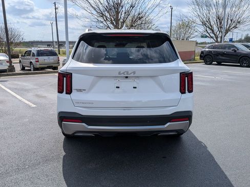 Used 2024 Kia Sorento S image 4