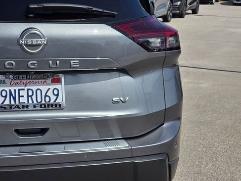 Used 2024 Nissan Rogue SV image 6