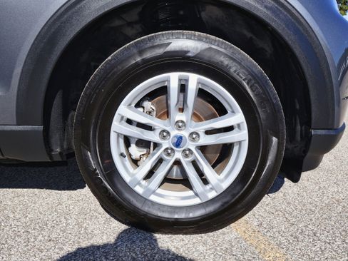 Used 2024 Ford Explorer XLT w/ Equipment Group 202A image 28