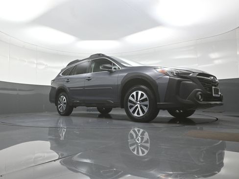 Used 2024 Subaru Outback Premium AWD/4WD image 9
