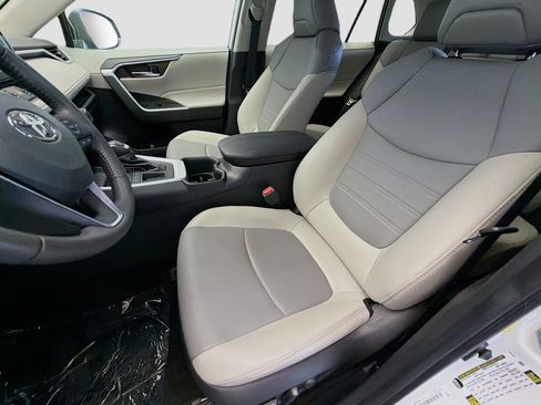 Used 2022 Toyota RAV4 XLE Premium FWD image 11
