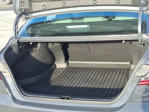 Used 2025 Toyota Camry SE image 30