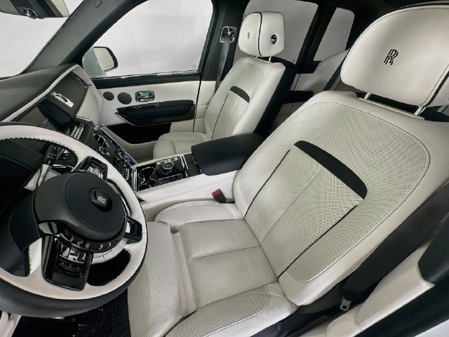 Used 2024 Rolls-Royce Cullinan AWD/4WD image 20