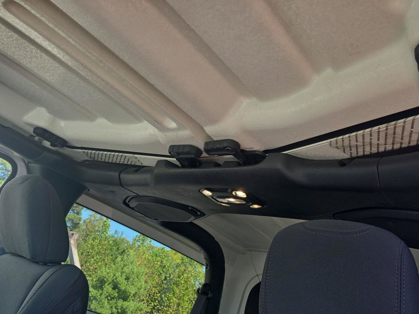 Used 2023 Jeep Wrangler Sport AWD/4WD image 16
