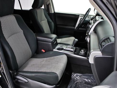 Used 2015 Toyota 4Runner SR5 AWD/4WD image 27