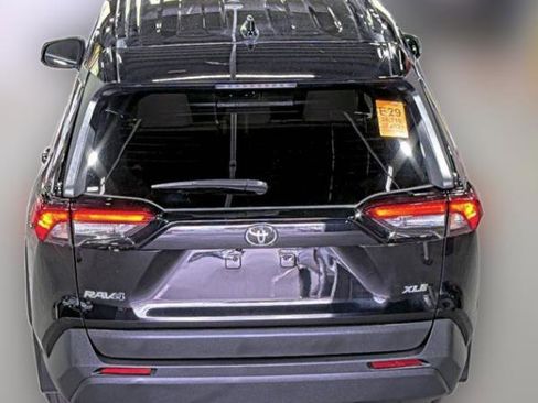 Used 2025 Toyota RAV4 XLE w/ Convenience Package image 7