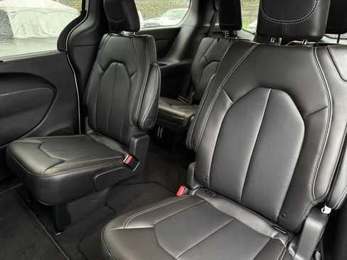 New 2026 Chrysler Pacifica Select image 20