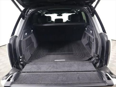 New 2025 Land Rover Range Rover SE image 30