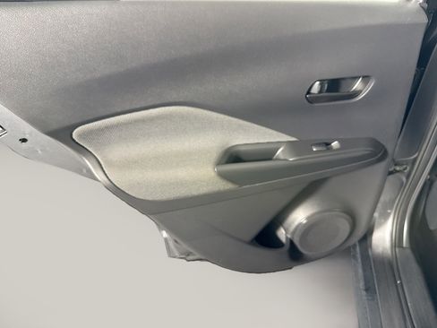 Used 2019 Nissan Kicks S image 26