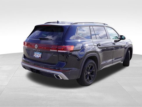 Used 2024 Volkswagen Atlas Peak Edition SEL image 3