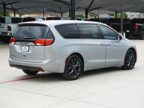 Used 2018 Chrysler Pacifica Touring Plus w/ S Appearance Package FWD image 5
