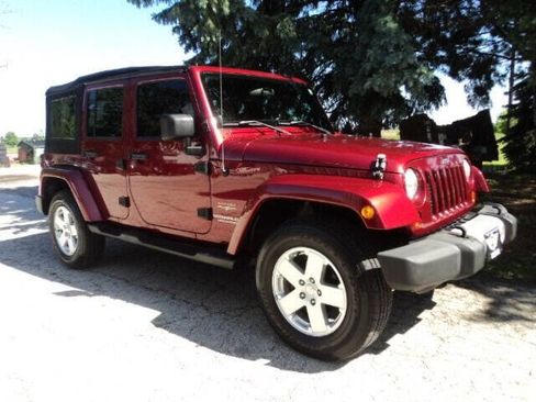 Used 2012 Jeep Wrangler Unlimited Sahara w/ Connectivity Group image 4