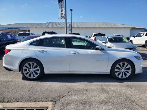 Used 2018 Chevrolet Malibu Premier w/ Premier Sun and Wheel Package FWD image 2