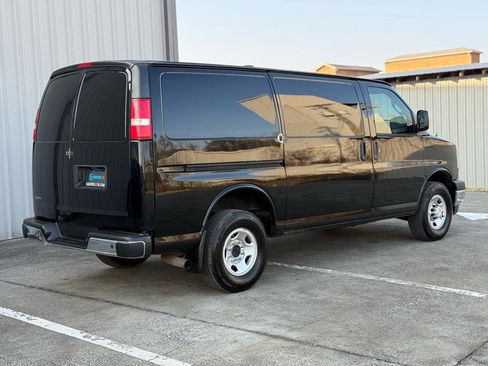 Used 2018 Chevrolet Express 2500 w/ Driver Convenience Package image 4