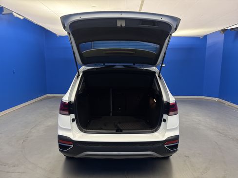 Certified 2023 Volkswagen Taos SE w/ Panoramic Sunroof Package FWD image 29