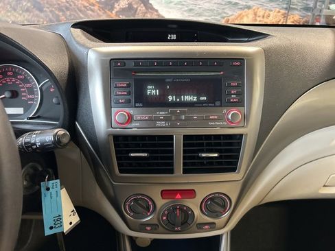 Used 2010 Subaru Impreza 2.5i Premium image 4