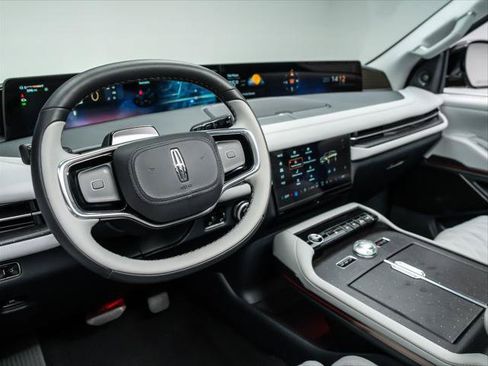 New 2026 Lincoln Navigator L Black Label AWD/4WD image 17
