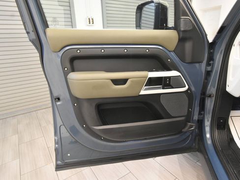 Used 2020 Land Rover Defender 110 First Edition AWD/4WD image 13