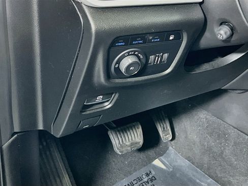 Used 2022 Jeep Grand Cherokee Limited w/ Luxury Tech Group II image 10