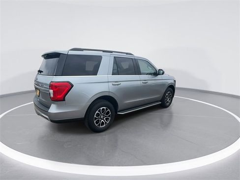 Used 2023 Ford Expedition XLT image 11