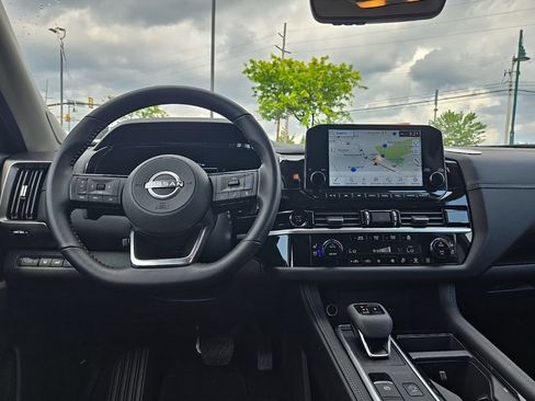 Used 2025 Nissan Pathfinder Platinum AWD/4WD image 37