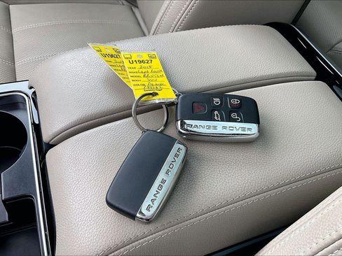 Used 2018 Land Rover Range Rover Velar R-Dynamic SE AWD/4WD image 12