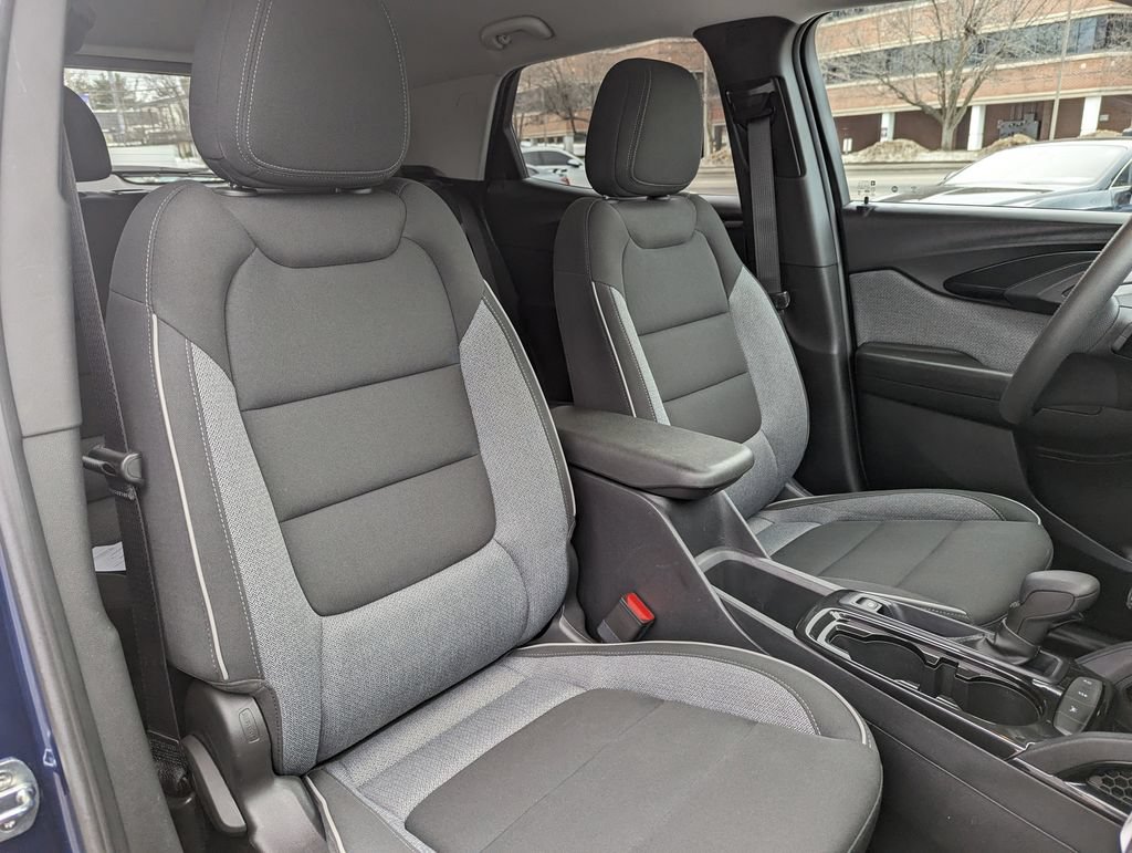 Used 2023 Chevrolet TrailBlazer LT FWD image 28