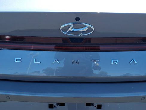 Certified 2023 Hyundai Elantra Limited FWD image 15