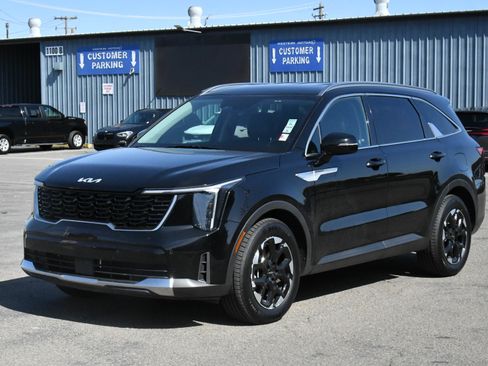 Used 2024 Kia Sorento S FWD image 3