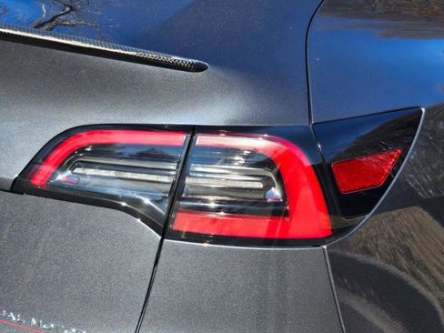 Used 2022 Tesla Model Y Performance image 26