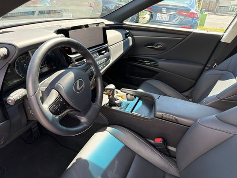 Used 2025 Lexus ES 300h w/ Premium Package FWD image 6