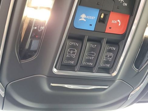 New 2025 Jeep Grand Cherokee L Limited w/ Luxury Tech Group II image 13