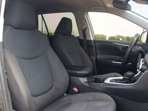 Used 2022 Toyota RAV4 LE AWD/4WD image 21