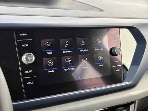 Used 2022 Volkswagen Taos SE image 19