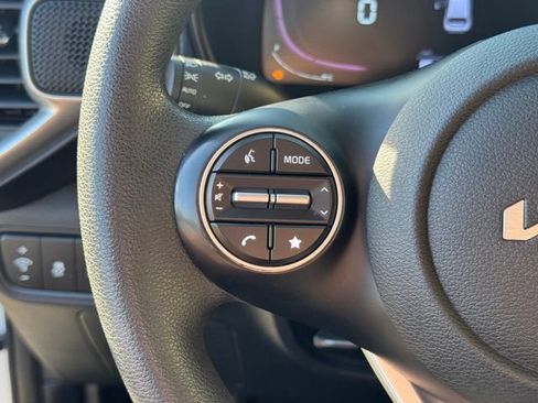 Certified 2023 Kia Soul LX w/ LX Technology Package FWD image 23