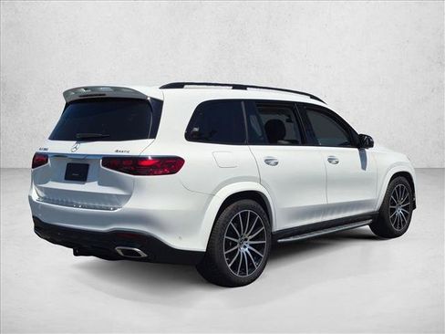 Used 2024 Mercedes-Benz GLS 580 4MATIC image 5