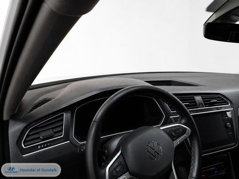 Used 2024 Volkswagen Tiguan SE FWD image 8