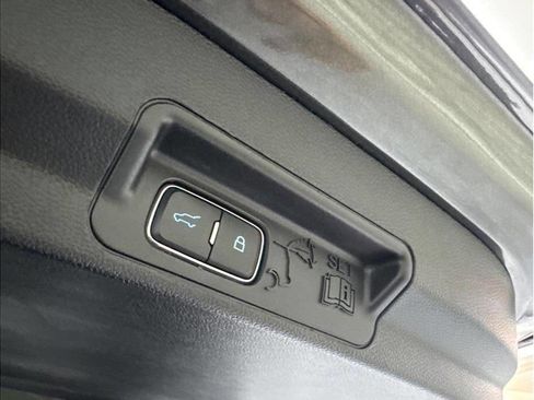 Used 2020 Ford Explorer XLT w/ Equipment Group 202A image 17