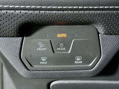 Used 2024 Volkswagen Atlas Cross Sport SE image 17