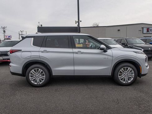 New 2025 Mitsubishi Outlander ES AWD/4WD image 8